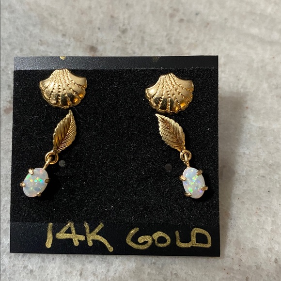 2 14k Gold Earrings seashell and leaf with real opal stones stamped on back post - Picture 1 of 8